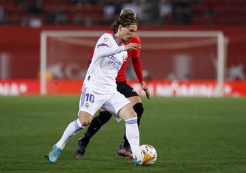 Luka Modric y Salva Sevilla.