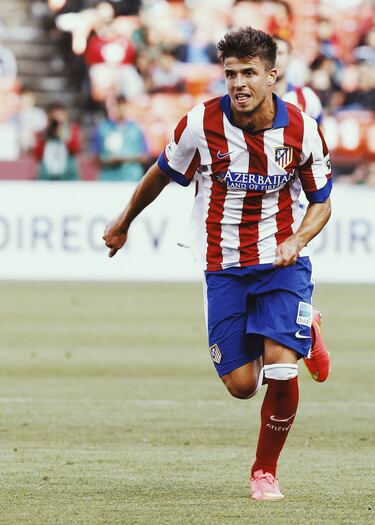  El delantero se estrenó también en la Copa del curso 2013-14 y lo hizo con gol ante el Sant Andreu. Jugaría también unos minutos en Liga contra el Rayo. Tras encadenar cesiones al Elche, Albacete, Málaga y Rayo Majadahonda, fichó por el Fuenlabrada, luego pasó por la Cultural Leonesa y por el Rayo Majadahonda antes de marcharse al Chaves portugués, firmó por el Corinthians brasileño y esta temporada volvió a Portugal para jugar en el Gil Vicente.