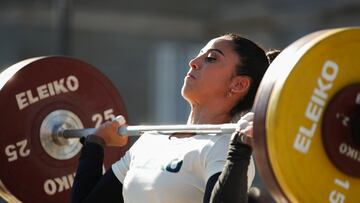 MADRID, 26/11/2022.- Mouna Skandi, durante una de las pruebas del torneo internacional Madrid CrossFit Challenger Series que ha tenido lugar este s¨¢bado en la plaza de Oriente, frente al Palacio Real, con los atletas de crossfit compitiendo al aire libre en uno de los lugares m¨¢s emblem¨¢ticos de la ciudad. EFE/Javier L¨®pez