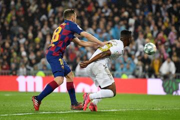 Vinicius y Jordi Alba.
