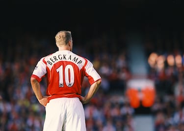 Hay una razón por la que el delantero de clase mundial Bergkamp no jugó en muchos partidos europeos a domicilio. Tenía una cláusula de prohibición de vuelos en su contrato.