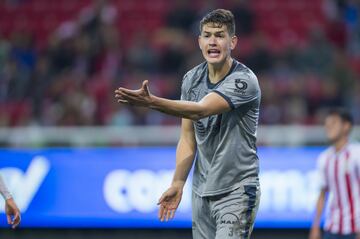 César Montes ( defensa). El mexicano tratará de hacer una dupla con Basanta y en un futuro ser el líder de la zaga de Rayados y de la selección mexicana.