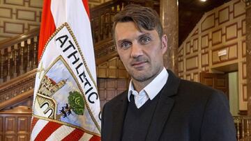 Paolo Maldini recibe en San Mamés el 'One Club Man Award'