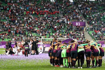 El FC Barcelona hace piña tras perder su primera final de la Champions League femenina ante el Olympique Lyon (4-1).
 