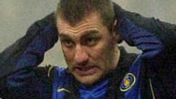 <b>INESPERADO.</b> Christian Vieri no ha tenido su tarde en Bolonia y no ha podido evitar la derrota del Inter de Milán por 2-1.