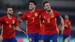 Mayoral, Asensio y Sa&uacute;l celebran el primer gol de Espa&ntilde;a, que fue de Sa&uacute;l. 