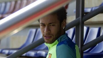 Neymar, en un entrenamiento del Bar&ccedil;a.