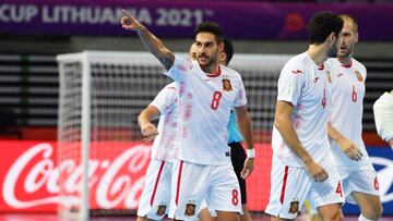 El liderato, a punto: "Hay que ser humildes contra Angola"