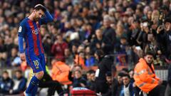 Messi abandona el partido ante el Athletic en el Camp Nou.