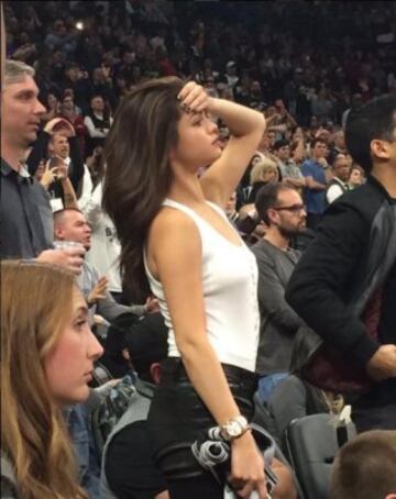 Selena Gomez, la aficionada más bella de los San Antonio Spurs