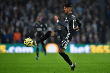 Arrancando su octava temporada en el fútbol inglés, Ayoze, una de las últimas perlas del fútbol canario comienza su tercera temporada en el Leicester. Llegó al club tras triunfar en el Newcastle y cuenta con un valor de mercado de 18 millones de euros. El mediapunta tiene contrato hasta junio de 2023.