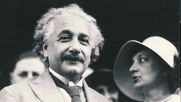 Portrait of German-born physicist Dr. Albert Einstein (1879 - 1955) and his wife Elsa Einstein (1876 - 1936), Cuba, December 1930. (Photo by Arguelles/Transcendental Graphics/Getty Images)