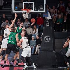 Tomic mete a la Penya en el ‘playoff’