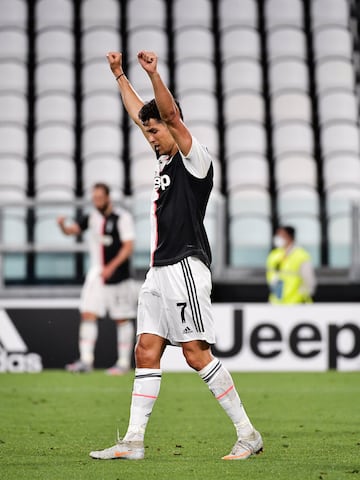 El equipo de Sarri derrotó 2-0 a Sampdoria con goles de Cristiano y Bernardeschi y logró su liga número 36 de la historia. Es la novena consecutiva, récord histórico de las grandes ligas de Europa.