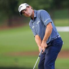 Kisner consolida su liderato en una dura jornada en el PGA