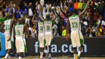 Los jugadores de Senegal celebran su victoria ante Puerto Rico.