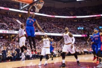 Kentavious Caldwell-Pope y Kyrie Irving.