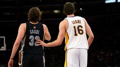 LOS ANGELES, CA - MARCH 3: Pau Gasol #16 of the Los Angeles Lakers hand checks his brother Marc Gasol #33 of the Memphis Grizzlies at Staples Center March 3, 2009 in Los Angeles, California. The Lakers won 99-89. NOTE TO USER: User expressly acknowledges 