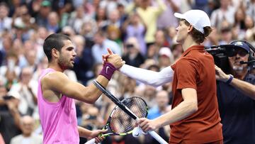 Carlos Alcaraz y Jannik Sinner, tras la final del US Open 2025.