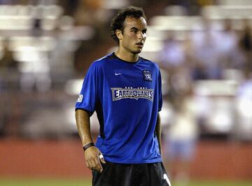 Después de no sentirse cómodo en su primera temporada en Europa, salió en calidad de préstamo al San José Earthquakes de la MLS, franquicia con la que ganó dos títulos de liga.