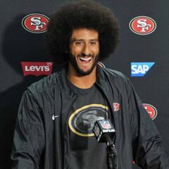 Colin Kaepernick donará los beneficios de sus camisetas