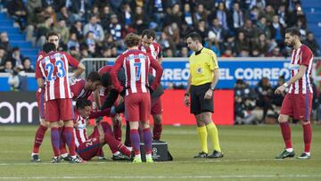 Giménez siendo atendido por un golpe.