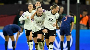 Germany's midfielder #19 Klara Buehl (R) celebrates her 1-0 with Germany's midfielder #17 Franziska Kett during the UEFA Women's Nations League semi-final football match between Germany and France in Duesseldorf, western Germany on October 24, 2025. (Photo by INA FASSBENDER / AFP)