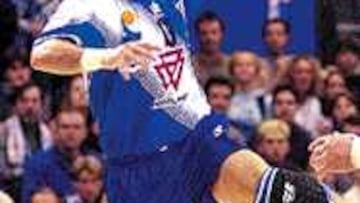 Alberto Urdiales, decisivo en la Champions para el Portland.