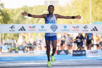 El etíope Miktu Tafa Dekeba, con 2h08:57 ganó la etapa reina de la Zurich Rock 'n' Roll Running Series Madrid 2024.