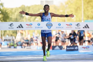 El etíope Miktu Tafa Dekeba, con 2h08:57 ganó la etapa reina de la Zurich Rock 'n' Roll Running Series Madrid 2024.