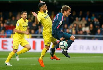 Villarreal's Jaume Costa deemed to have fouled Atletico Madrid's Antoine Griezmann and a penalty is awarded to Atletico Madrid.