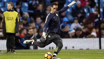 Claudio Bravo explica cómo ha enfrentado las críticas en la Premier