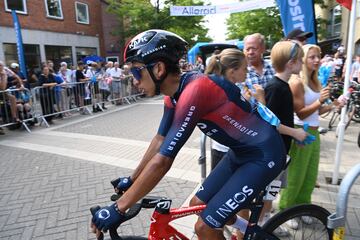 El corredor del Ineos se mostró feliz y compartió con la gente en el inicio de la etapa 1 del Tour de Dinamarca