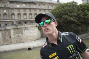 El piloto español participó en un acto de Monster Yamaha junto a otros pilotos como Tito Rabat en la rivera del Sena, en París.