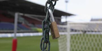 Un candando en el estadio del Cagliari.