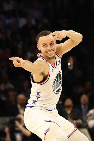 Stephen Curry celebra una anotación durante el partido de las estrellas de la NBA.