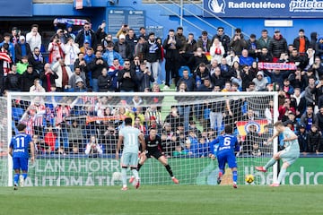 Sorloth fue el encargado de lanzar el penalti y el noruego anot el 0-1.

