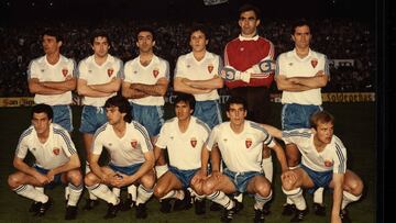 26 de abril de 1986 (Calder&oacute;n). Real Zaragoza, 1 &ndash; Barcelona, 0. Tercer t&iacute;tulo de Copa del equipo aragon&eacute;s. De izquierda a derecha: Casucu, Juli&aacute;, Garc&iacute;a Cort&eacute;s, Juan Carlos, Cedr&uacute;n y Herrera. Agachad
