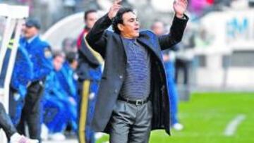 <b>HUGO REVISARÁ EL VIDEO DEL PARTIDO</b> Hugo Sánchez acostumbra a analizar con la plantilla cada partido de su equipo en la primera sesión de la semana. Y el Málaga-Almería no será una excepción. El técnico desglosará con sus jugadores todos los detalles del choque, en el que los rojiblancos mostraron dos caras muy diferentes. La mala segunda mitad centrará buena parte del análisis.