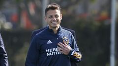 Ronald González: “Pierde el fútbol si Jiménez y Chicharito no juegan"