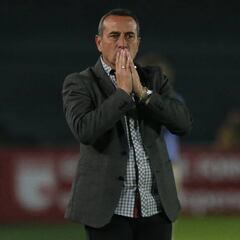 Guillermo Sanguinetti deja de ser el técnico de Santa Fe