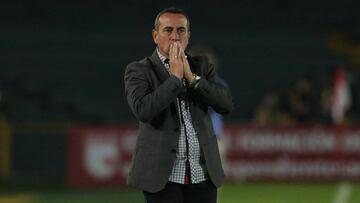 Guillermo Sanguinetti deja de ser el técnico de Santa Fe