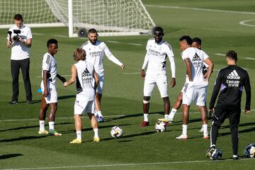 El conjunto dirigido por Carlo Ancelotti se ha entrenado en Valdebebas antes de recibir al FC Barcelona.