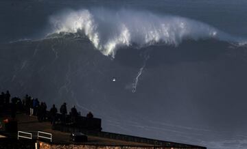 Nazaré, Portugal, uno de los grandes templos del surf. Ross Clark-Jones.