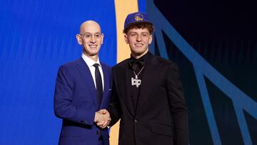 NEW YORK, NEW YORK - JUNE 22: Brandin Podziemski (R) poses with NBA commissioner Adam Silver (L) after being drafted 19th overall pick by the Golden State Warriors during the first round of the 2023 NBA Draft at Barclays Center on June 22, 2023 in the Brooklyn borough of New York City. NOTE TO USER: User expressly acknowledges and agrees that, by downloading and or using this photograph, User is consenting to the terms and conditions of the Getty Images License Agreement. Sarah Stier/Getty Images/AFP (Photo by Sarah Stier / GETTY IMAGES NORTH AMERICA / Getty Images via AFP)