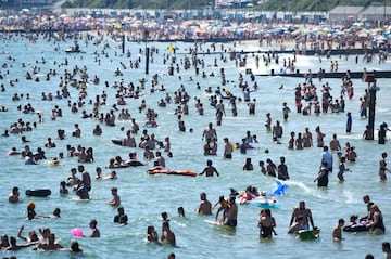 BOURNEMOUTH, ENGLAND - JUNE 25: Visitors enjoy the hot weather on the beach on June 25, 2020 in Bournemouth, United Kingdom. The UK is experiencing a summer heatwave, with temperatures in many parts of the country expected to rise above 30C and weather warnings in place for thunderstorms at the end of the week. (Photo by Finnbarr Webster/Getty Images)