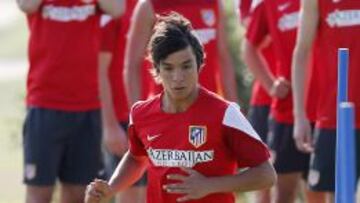 RETO. Óliver se ejercita en un entrenamiento con el primer equipo.