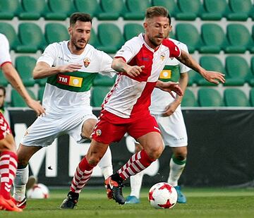 Debutaba ese curso el canterano con el primer equipo, a sus 21 años, y de pronto se vio en las semifinales europeas ante el Werder Bremen, contra el Atlético y en el Bernabéu. El mediocentro, sustituto natural esa velada de Moisés Hurtado en el 60’, dos años más tarde viviría sus últimos minutos como perico en el Delapeñazo, en el Camp Nou, donde le lesionaron. Dejó su sello en el Rayo Vallecano, el Girona, Blackpool, Millwall, Chesterfield y en el Sabadell, donde continúa con su carisma. Incluso hizo una incursión en la política local de Girona.