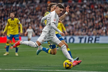 El uruguayo del equipo blanco sigue siendo el mejor aliado de Mbapp¨¦ a la hora de sostener al equipo. Sus disparos de larga distancia, ante Las Palmas lo volvi¨® a hacer son un quebradero de cabeza para los porteros rivales.