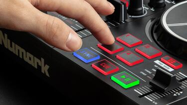 La mesa de mezclas para DJ más vendida en Amazon cuesta menos de 100 euros